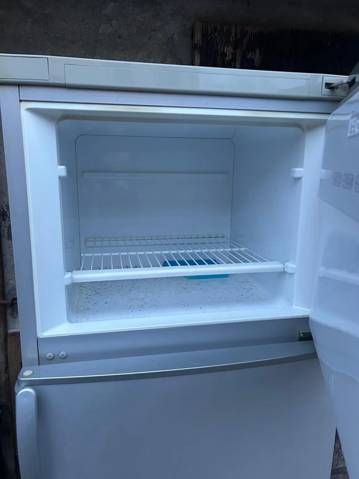 Indesit TIAA 12 V SI 1 318/75L Frigorifero Combinato - Argento - Immagine 3 di 3