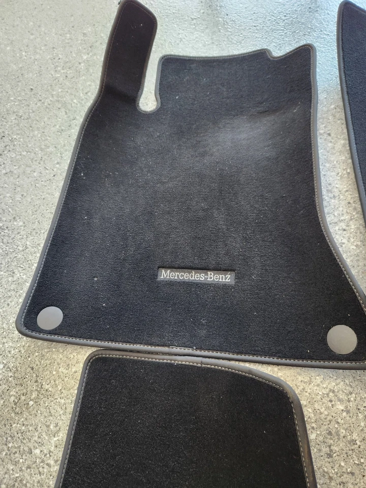 Juego de 4 alfombrillas Mercedes-Benz GLA250 OEM A11768046009J57 Foto 2 de 4