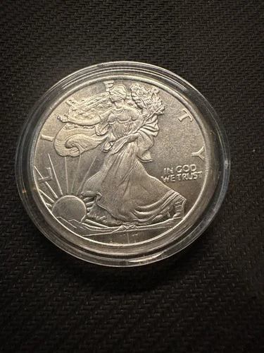 1 oz .999 Fine Silver Walking Liberty Round Golden State Mint IN CASE
