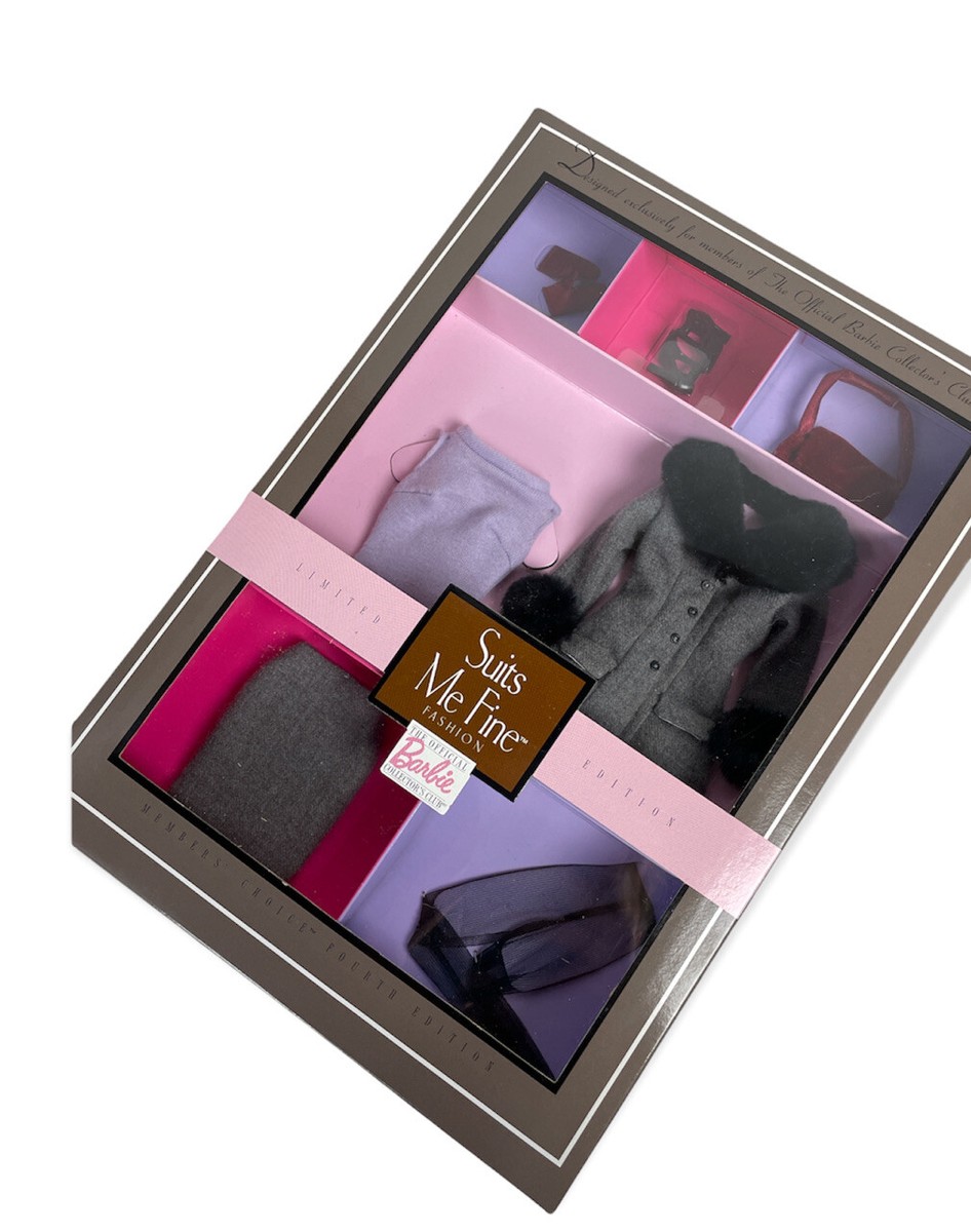 公式バービーコレクターズクラブ:1999年限定版「Suits Me Fine」 Suits Me Fine Barbie Doll Collector's Club Member Purple Gray Fur