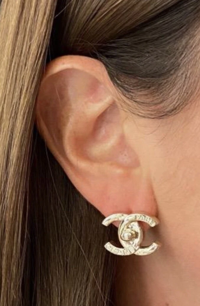 Chanel Large Paris Star CC Hammered Clip On Earrings