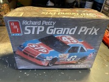 AMT ERTL 1:25 Scale Model RICHARD PETTY 43 STP GRAND PRIX NOS SEALED
