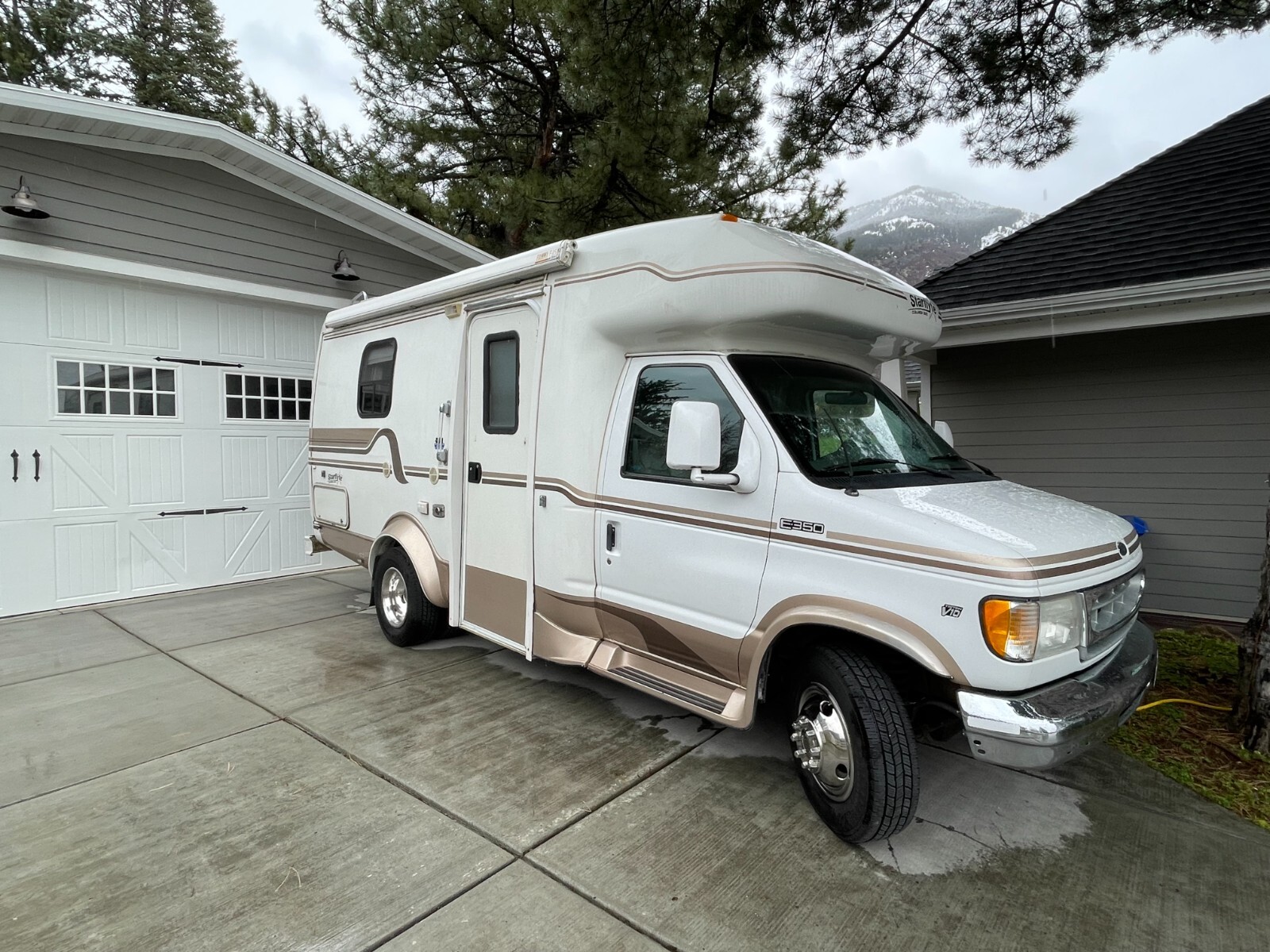 1998 Coachman StarFlyte 'Class B' Camper Van