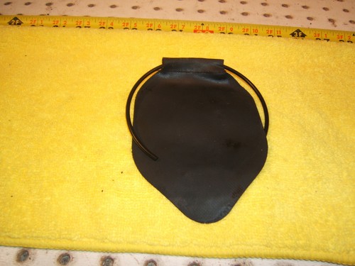 Porsche 1984 944 gas fuel cap Black rubber metal clip protective OE 1 Cover,Long - Bild 10 von 12