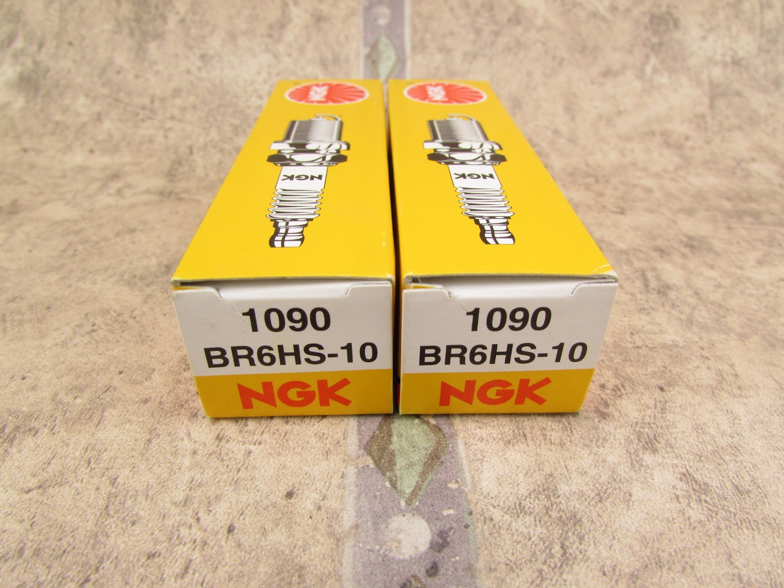 2 PACK NGK Standard 1090 BR6HS-10 Spark Plugs, Made In Japan