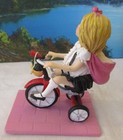 Lot of 2 Madame Alexander Eloise figurines; "On the Go" & Table w/ Vase Both #'d — photo 3
