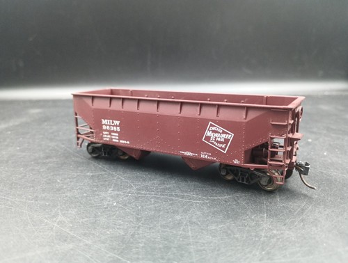 Holva lateral desplazada de 2 bahías HO Atlas 1866 Milwaukee Road #96385 Kadees HO2648 TW | Zustand: Used