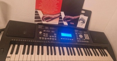 Keyboard Synthesizer 61 key neu