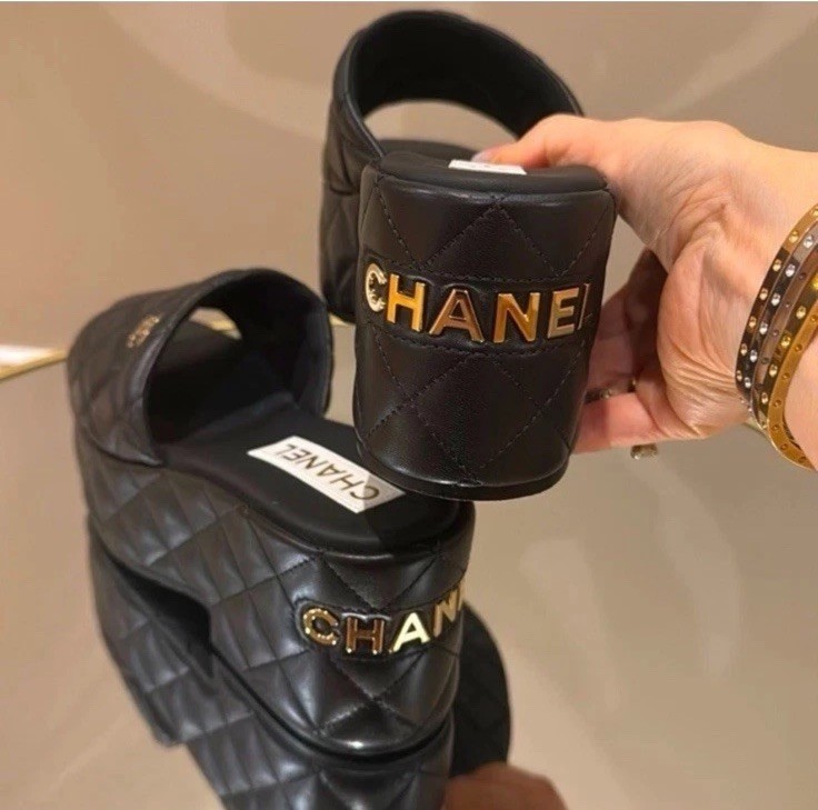 CHANEL 23C Quilted Leather CC Logo Platform Sandals Size 42