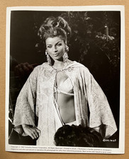 Senta Berger (US-Pressefoto '67) in „Wenn Killer auf der Lauer liegen“ sexy