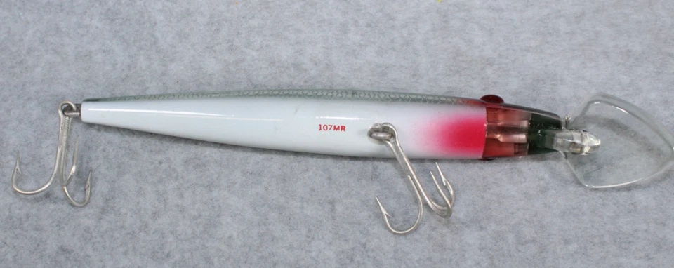 Señuelo vintage Mirrolure 107MR verde plata rojo nos 9" Foto 3 de 4