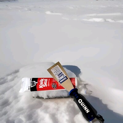 DAP Kwik Seal Adhesive  Caulk. White color/Quinn 2'' Putty Knife .Ergonomic grip