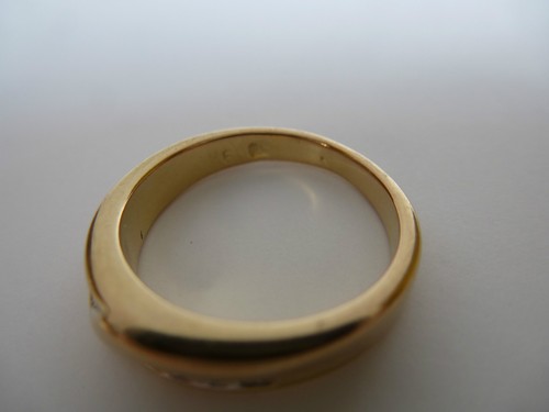 Pierre Lang PL Modeschmuck, glanzvoller goldfarbener Ring mit Steinchen Gr.6 - Bild 6 von 7