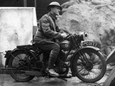 Mr J E Dixon Flint riding a BSA motorcycle 1916 OLD PHOTO