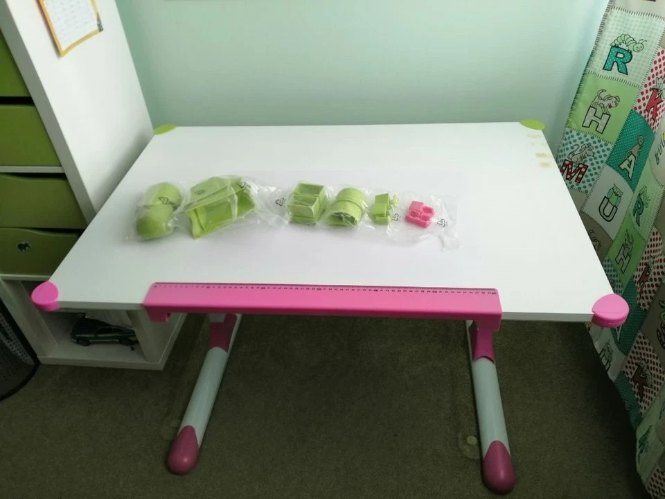 Kinderschreibtisch Höhenherstellbar Neigbar Mit Farbapplikationen