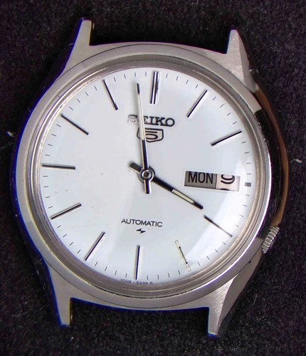 Seiko White Dial Men's Automatic Cal. 7009 Vintage Watch -- Spares/Repairs