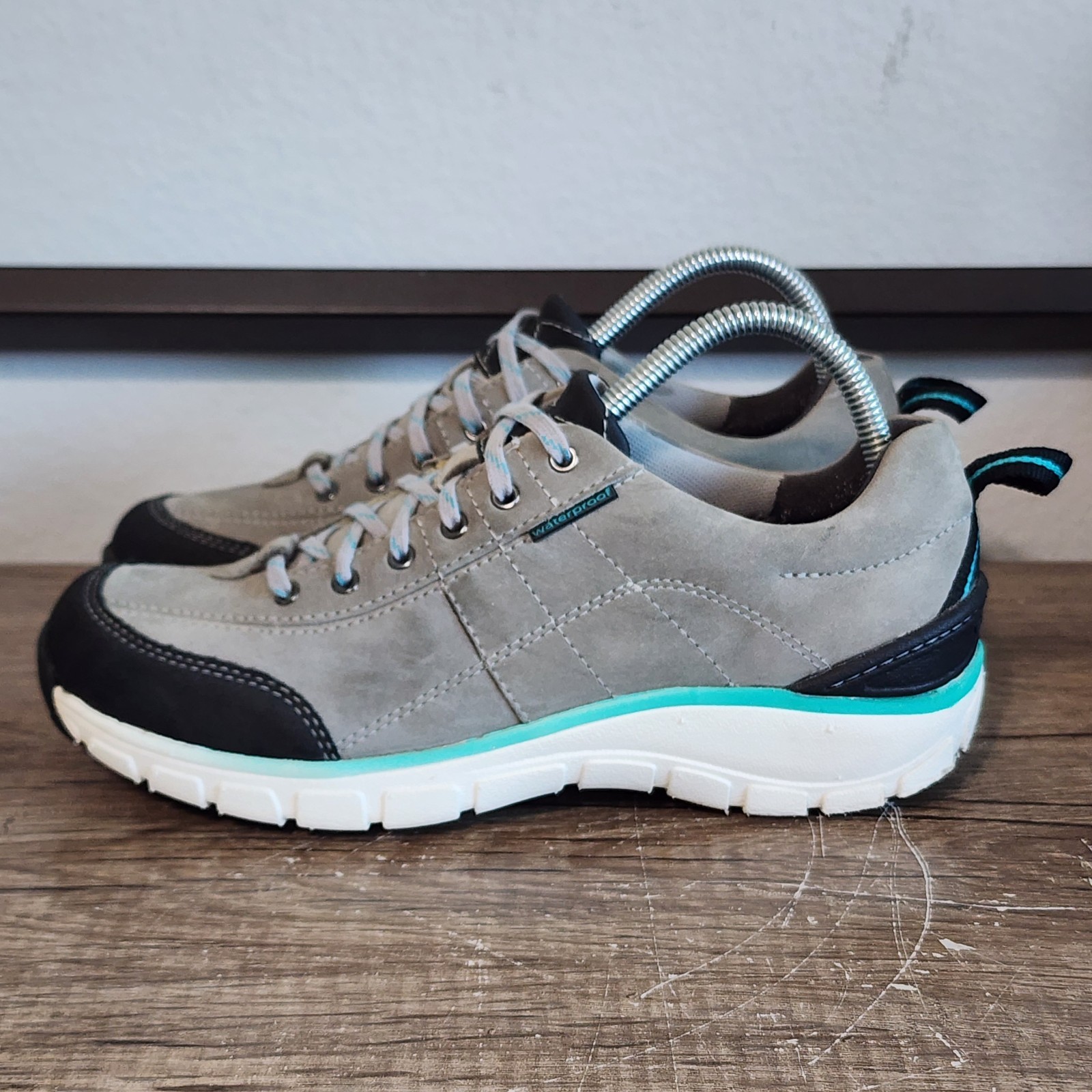 Clarks Wave Trek Womens Waterproof Sneakers Size 8.5 in Gray