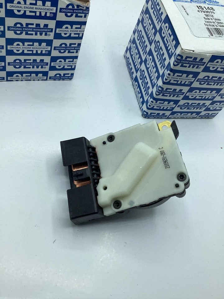 Original Engine Management Ignition Switch IS148 Replaces 4793576 - Image 4 of 4
