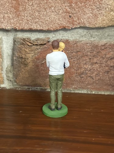 1/32 SCALE FIGURE (Mark & Alfie-b)HAND PAINTED For Slot Car Layouts - Picture 3 of 4