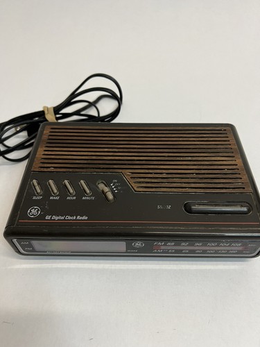 Vintage GE General Electric 7-4612A Digital Alarm Clock Radio - Quantity - Picture 2 of 9