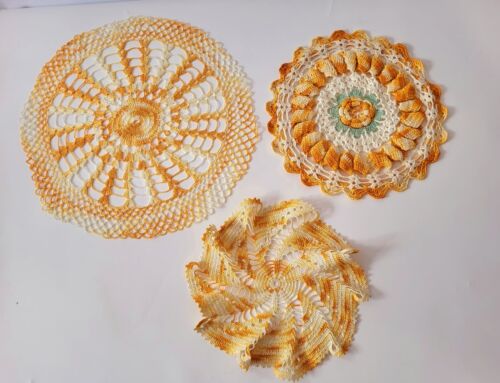 Lot of 3 Vintage Round Hand Crocheted Orange Apricot Doilies - 第 1/5 張圖片