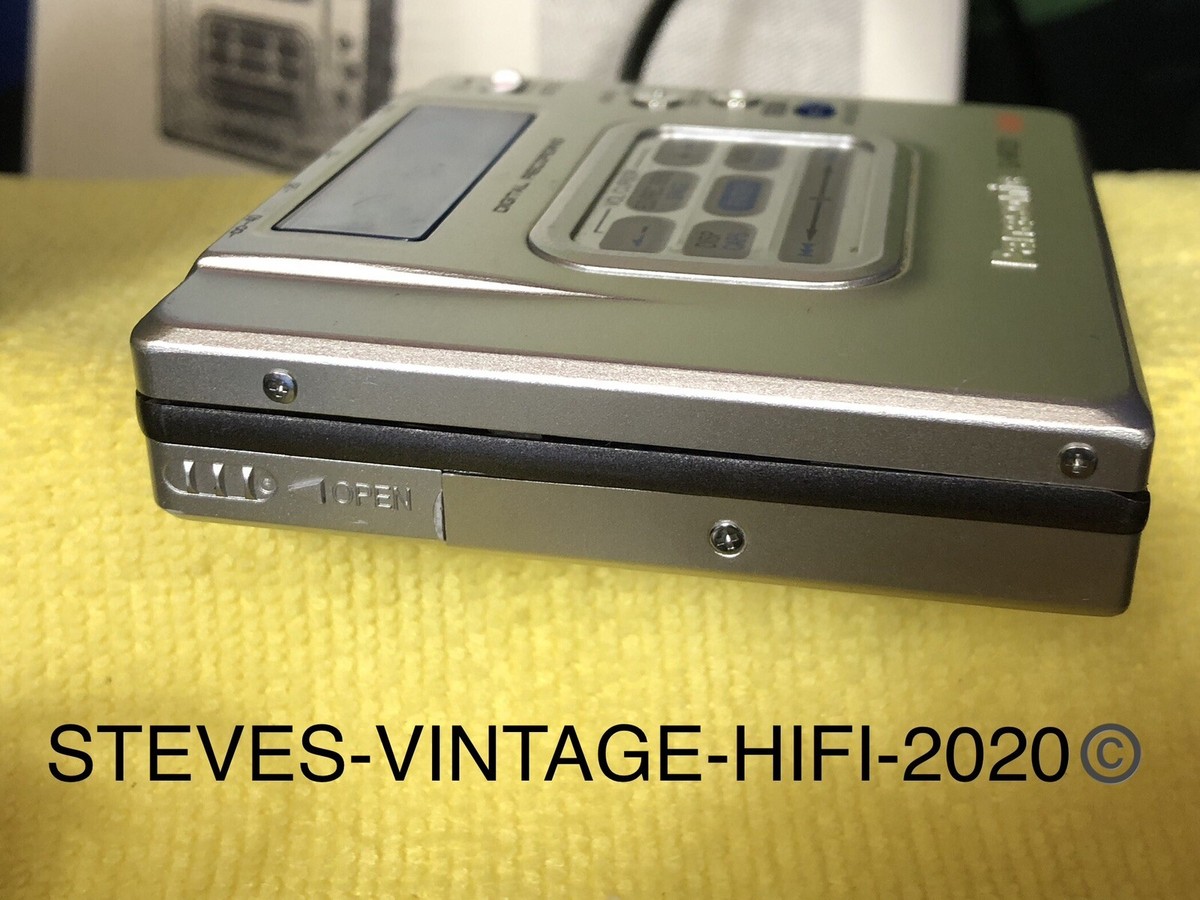 Panasonic SJ-MR220 Portable MD Recorder + SENNHEISER Earphones