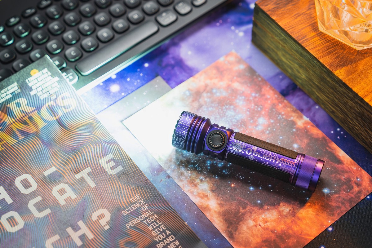 Olight Seeker 4 Pro Cyber Violet & Oclip Pro Purple & I3E 18th