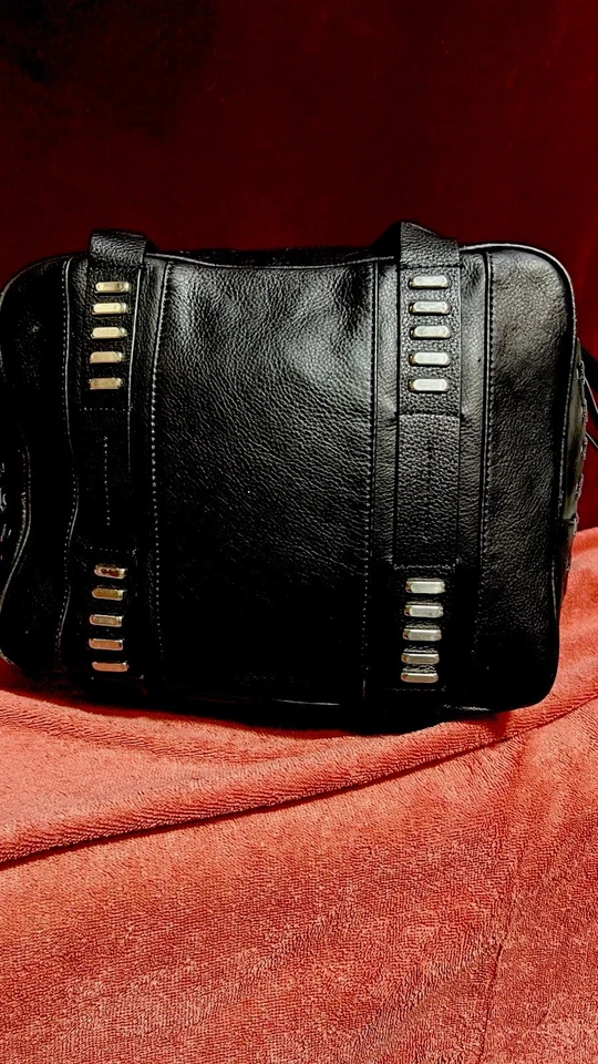 Bolso de mano Kelsi Dagger de cuero negro Foto 2 de 4