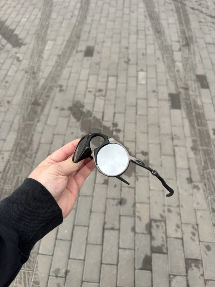 Vintage Oakley x Metal MadMan Silver Mirror Sunglasses Polarized Outdoor Glasses - Image 3 of 4