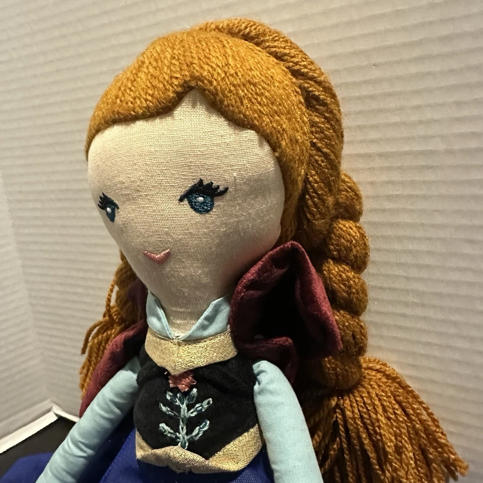Muñeca de diseñador Pottery Barn Kids Disney Princesa Anna Frozen Foto 3 de 4