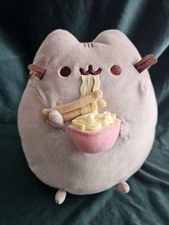 RARE HTF Gund Pusheen 9” Plush Cat with Bowl of Ramen Noodle PRE OWNED