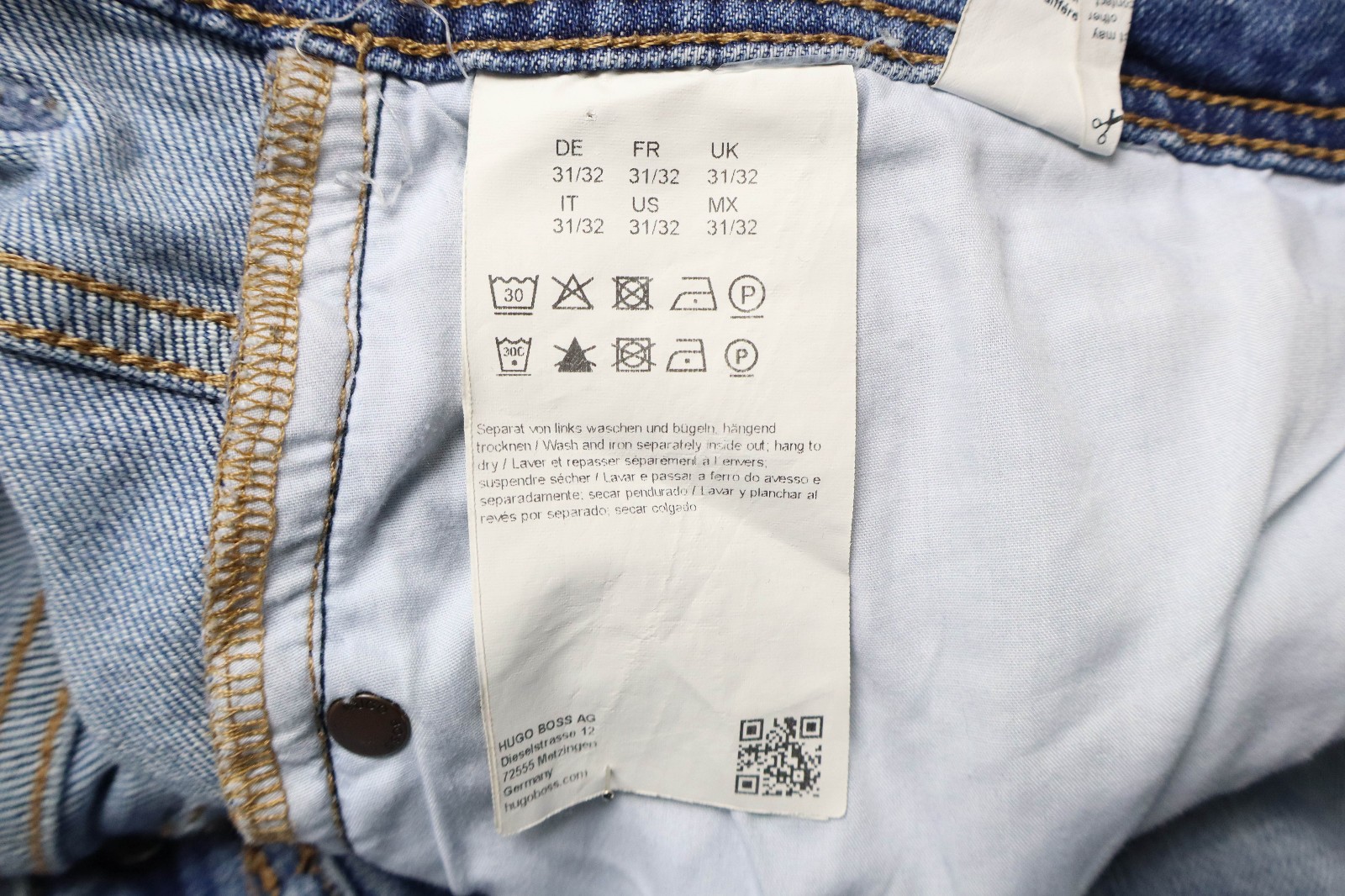 HUGO BOSS 040 Taber Tapered Fit Jeans Men's W31/L32 Faded Whiskers Button Fly thumbnail 6