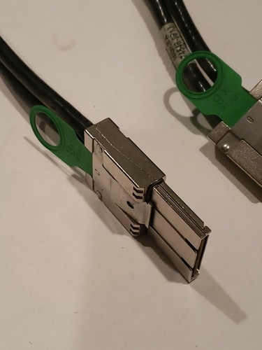 MOLEX 74546-0813 PCIe x8-x8 0.5M 28AWG Ejectors 10GB External Cable - Photo 3/5