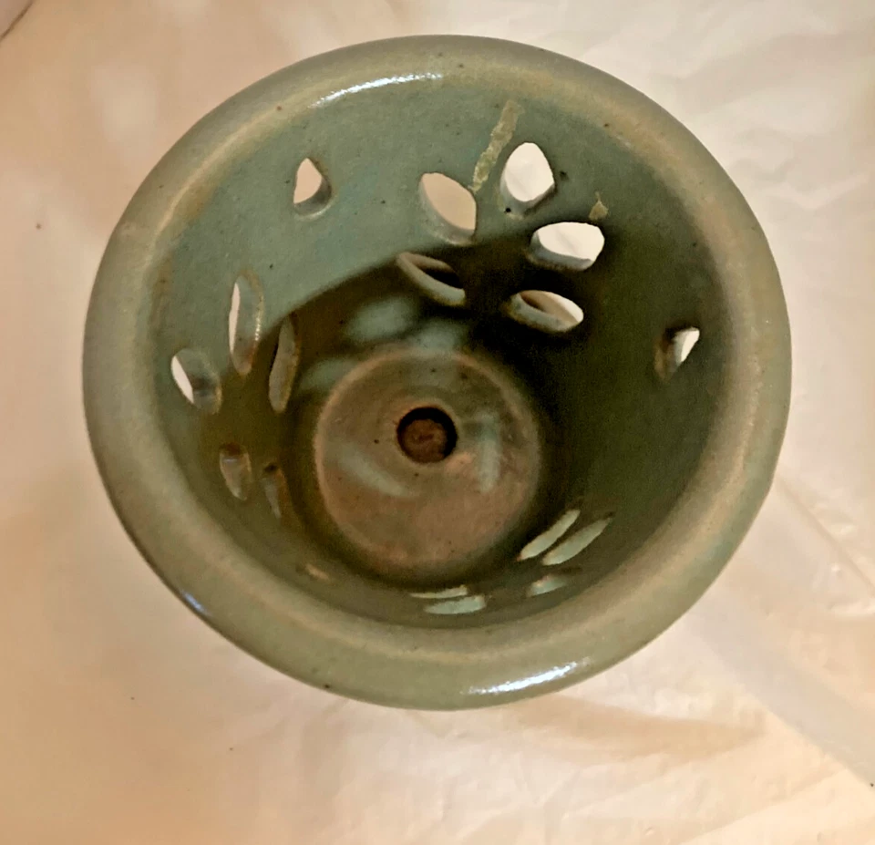 SOPORTE VELA CERÁMICA VERDE 5 1/4"D X 4.5"H CON PLATILLO ADJUNTO Foto 3 de 4