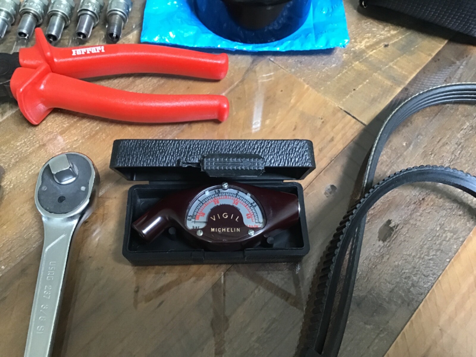 ORIGINAL FERRARI F40 TOOL KIT
