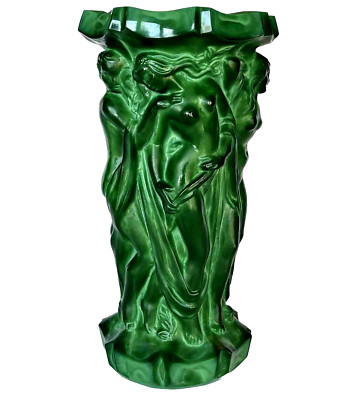 Figurines - Nude Bathing Beautiful