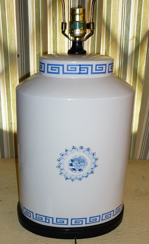EXTRA LARGE wide body Chinese GINGER JAR shaped lamp. GEOMETRIC & FLOWER designs - Picture 6 of 9