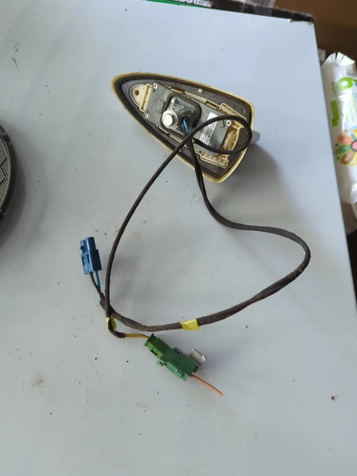 2009-2015 CADILLAC CTS-V SEDAN 6.2L LSA OEM ROOF ANTENNA ASSY #1464 - Image 4 of 4