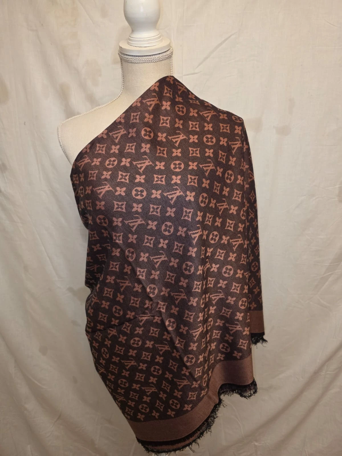 100% AUTHENTIC LOUIS VUITTON SUMMER SHAWL SCARF 65% SILK35% WOOL Brown PRE OWNED