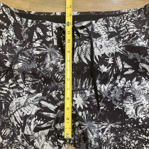 Lululemon Men's Current State Board Short 9" Black Floral Swimming Shorts Sz 34 - Picture 11 of 11