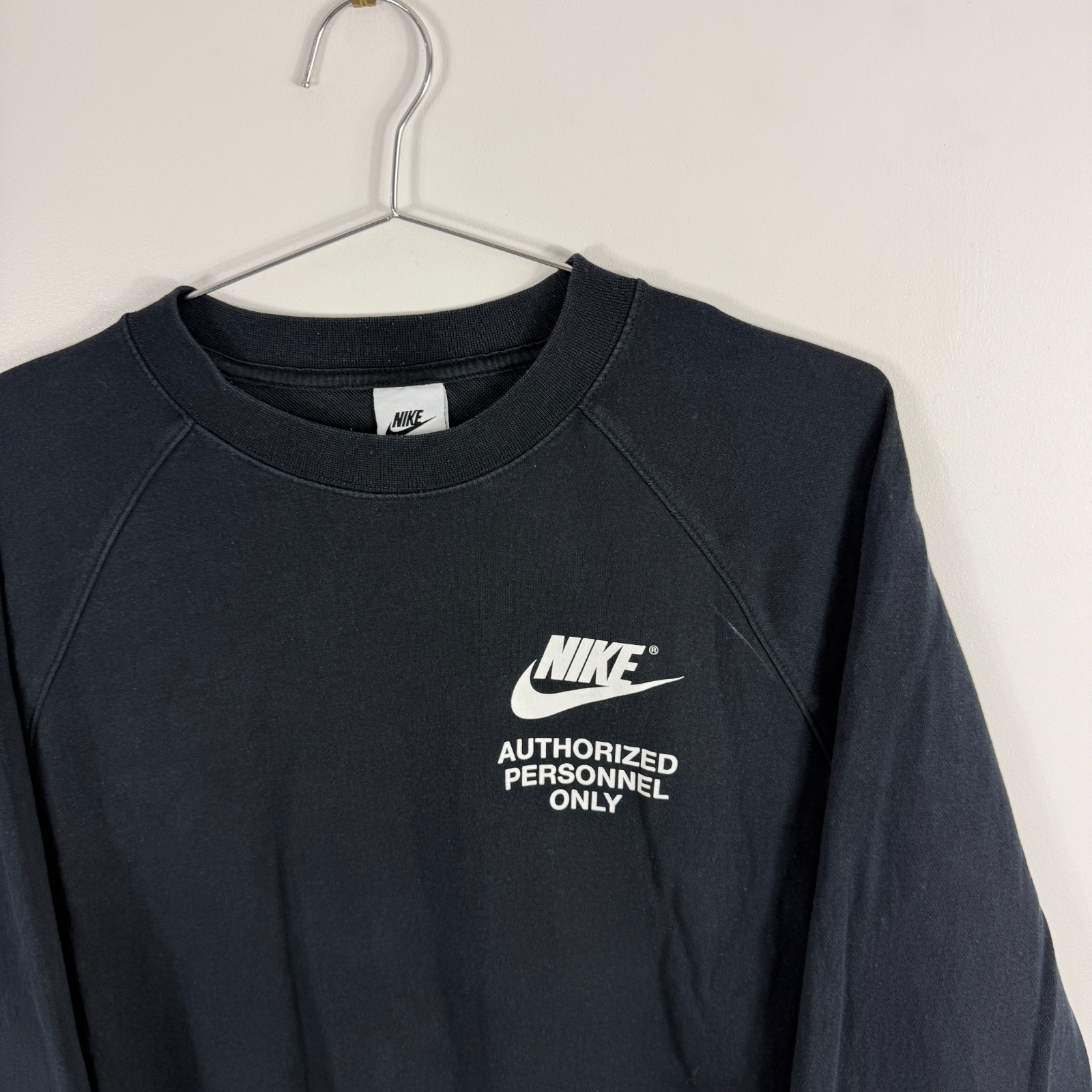 Women's VTG Nike Authorized Personnel Only Black Graphic Size Large Sweatshirt image 6