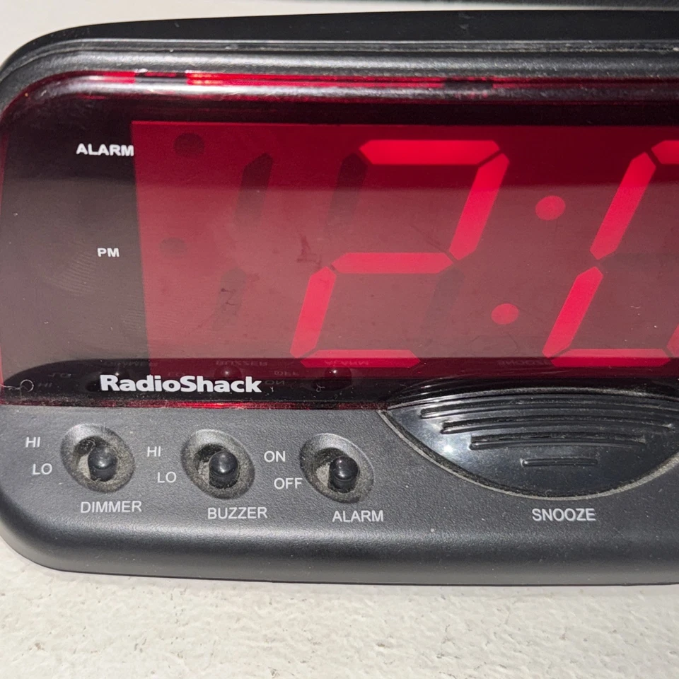 Vintage Radio Shack Extra Loud Alarm Clock Model 63-117 XL Red  Display Tested - Image 2 of 4