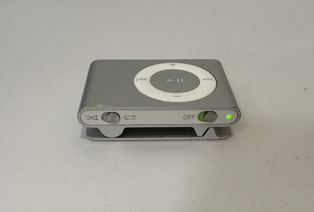Apple iPod shuffle 2nd Generation Silver (1 GB) Works Great
