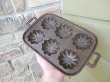Nice Vintage Lodge Cast Iron Turks Head Gem Muffin Pan 6 Slots