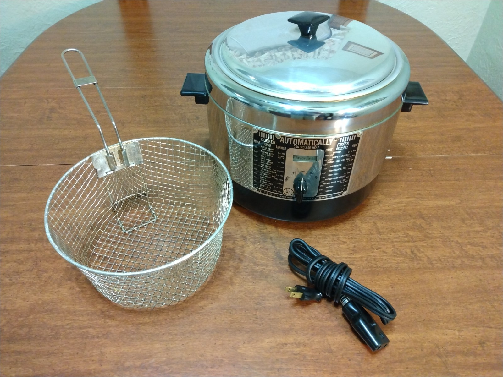 Automatically Controlled Heat Cooker Original Lid Retro Usa