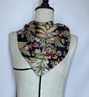 STUNNING women s Silk Triangle Satin Scarf W A Vibrant Paisley Print 55''/32'' EC