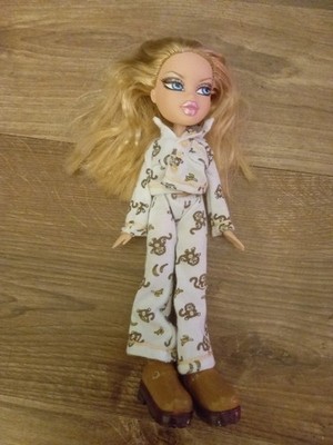 Vintage Bratz Puppe 2001 mit Outfit guter Zustand
