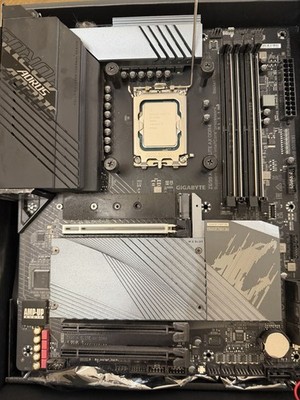 Gigabyte Z690 AORUS Elite AX DDR4 with i9-13900K and NZXT Kraken AIO Cooler