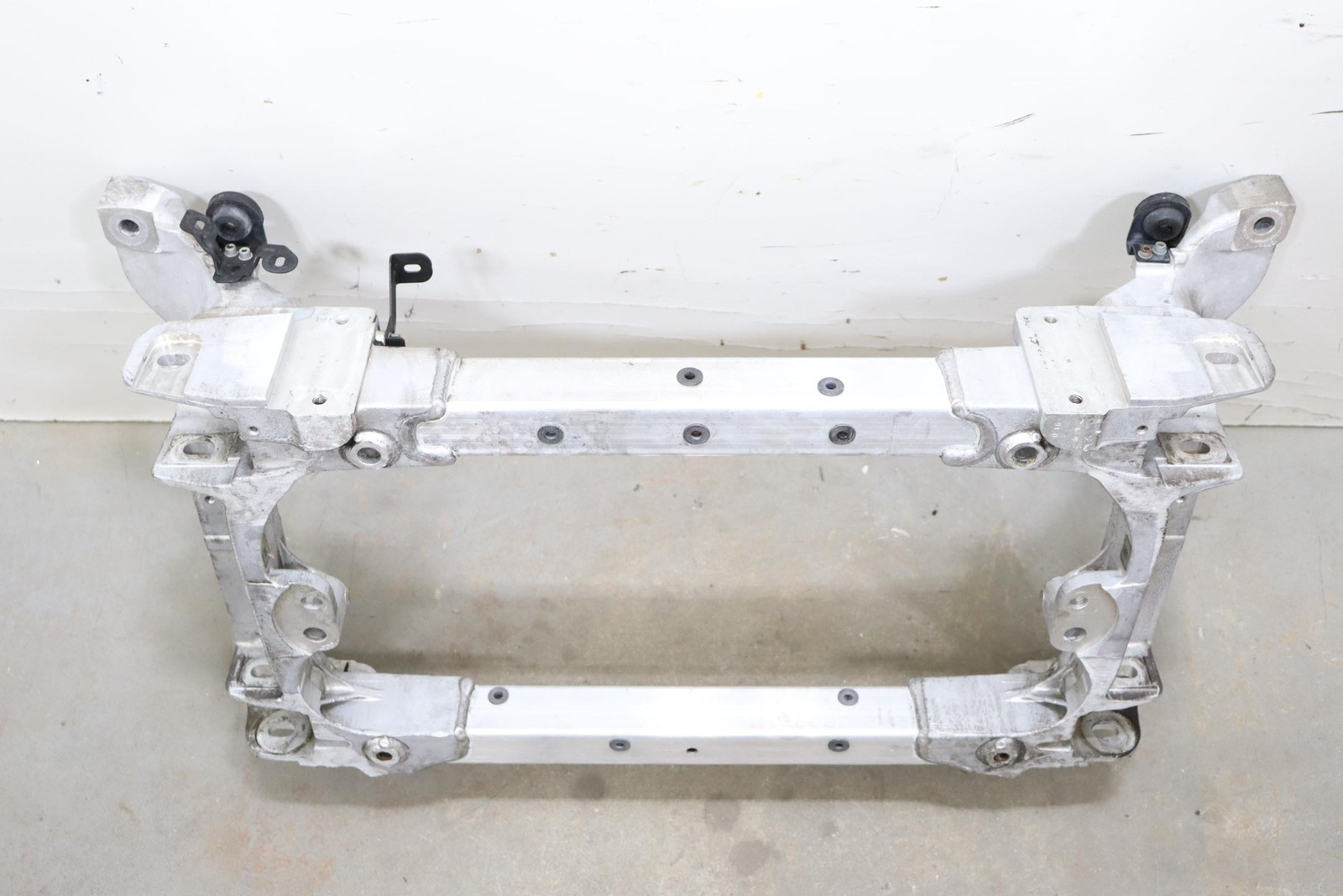 2017 - 2024 MASERATI QUATTROPORTE FRONT SUBFRAME UNDERCARRIAGE CROSSMEMBER OEM