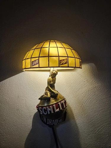 Vintage 1971 SCHLITZ ON DRAUGHT Beer Light LADY ON GLOBE Lighted Wall Sconce
